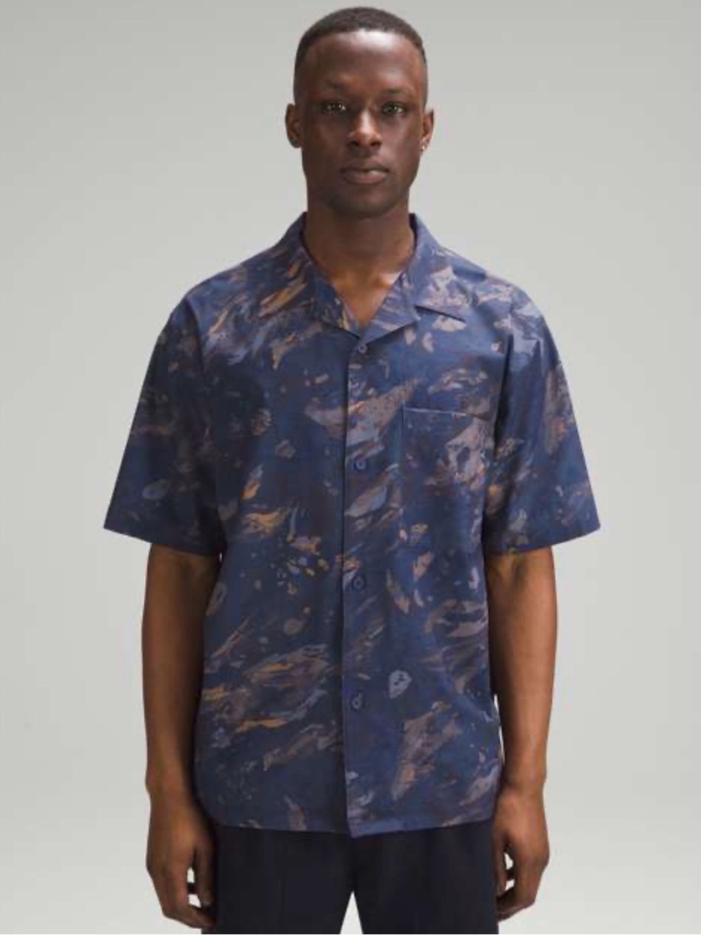Lululemon Airing Easy Relaxed Fit Button Down Shirt Men’s L Blue Abstract Print